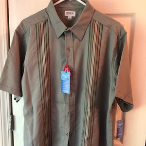Men’s shirt-sleeve button down cool fit shirt